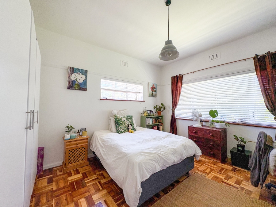 2 Bedroom Property for Sale in Vredehoek Western Cape